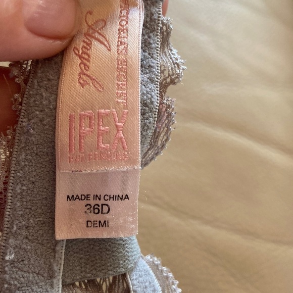 Victoria’s Secret Angel Ipex padded gray lace in back bra size 36D Demi - Picture 3 of 3